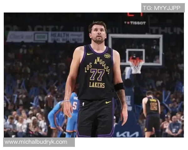 东契奇技犯被取消引发热议NBA显然不愿失去收视率和票房的影响力 东契奇技犯被取消引发热议NBA显然不愿失去收视率和票房的影响力